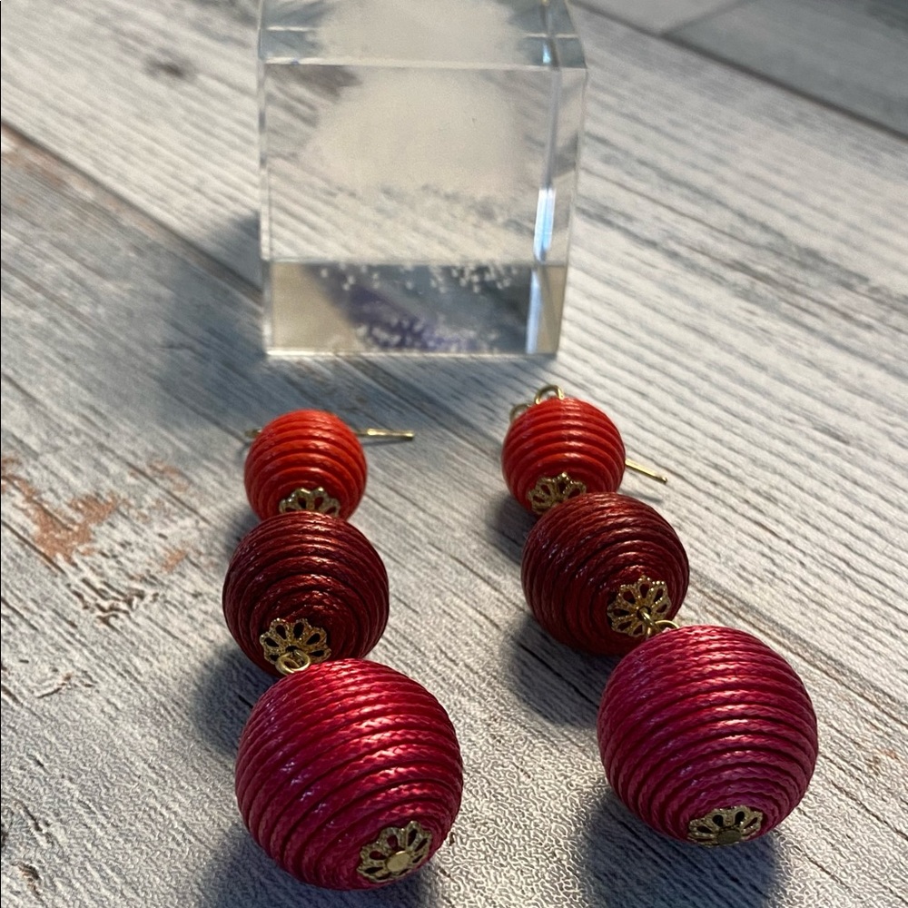 Red ombre bon bon bonbon three balls clip earrings